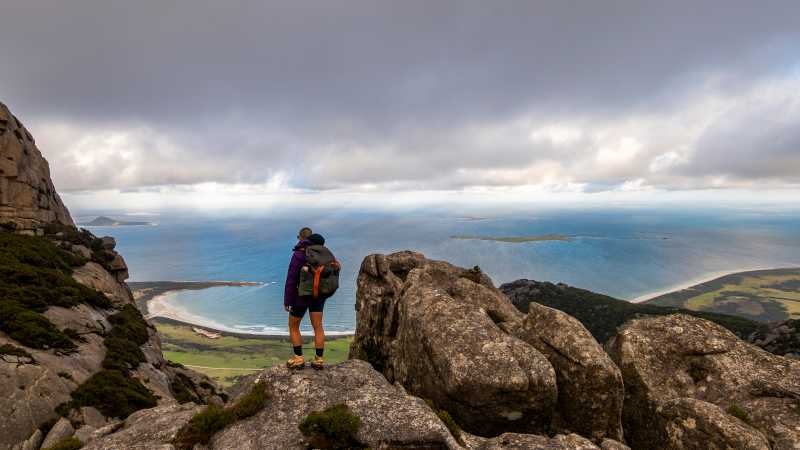 Hiking on Mt Strzelecki | Lachlan Gardiner