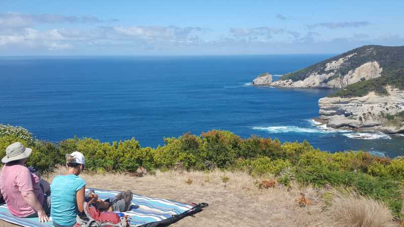 Experience the breathtaking coastal scenery on the Twelve Apostles Walk | Linda Murden