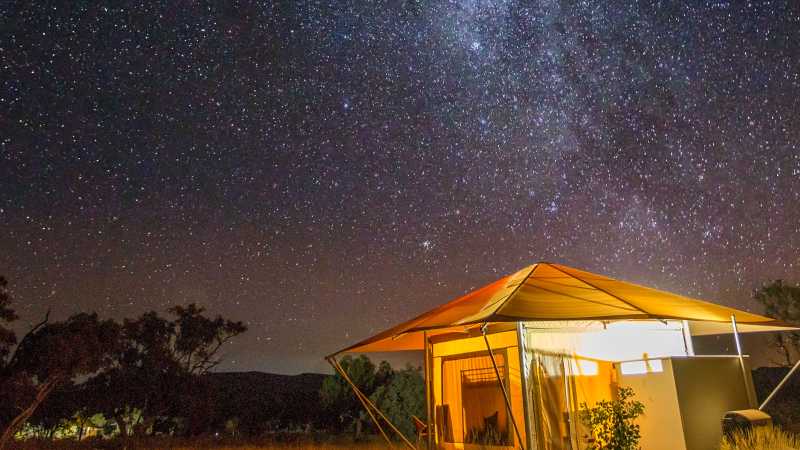 Sleep under the outback stars at Karijini Eco Retreat | Tourism Western Australia