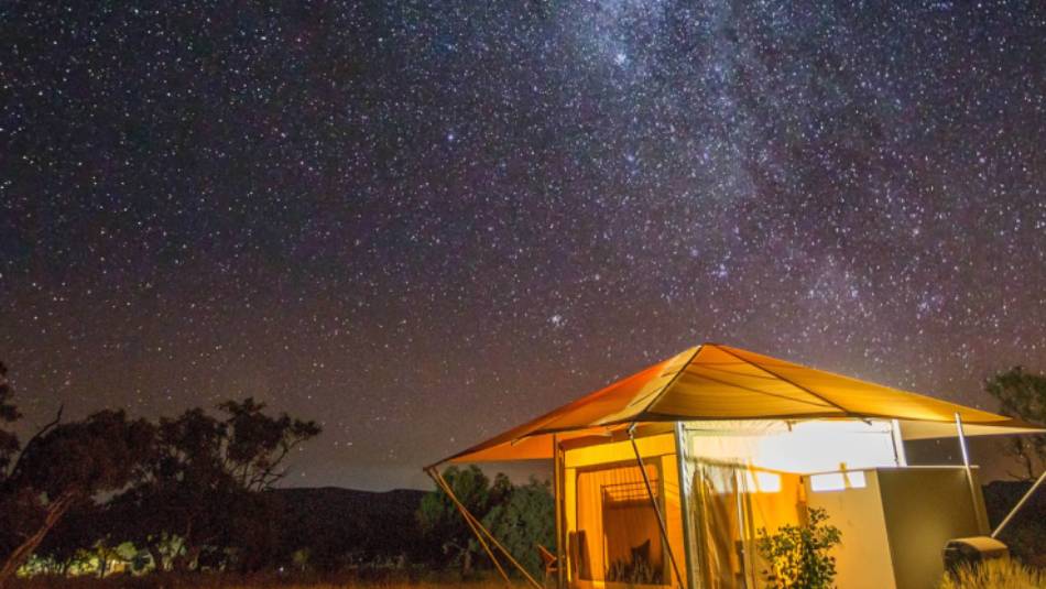 Sleep under the outback stars at Karijini Eco Retreat | Tourism Western Australia
