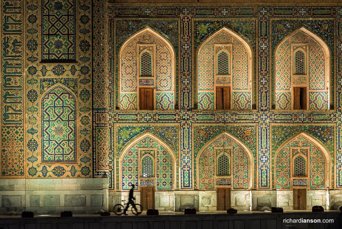 Facade of the Tilla-Kari (Gold-Covered) Medressa at dusk in Samarkand |  <i>Richard I'Anson</i>