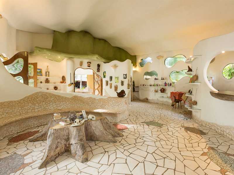 Laguna Eco-Lodge lobby, made from mostly recycled materials | Laguna Eco-Lodge