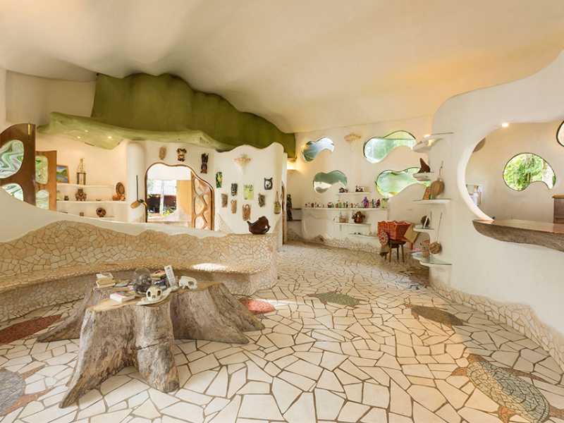 Laguna Eco-Lodge lobby, made from mostly recycled materials | Laguna Eco-Lodge