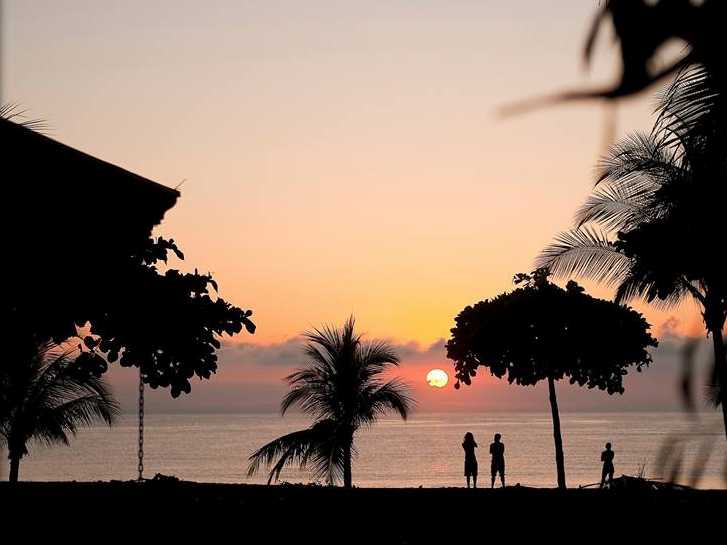 Golden hour at Agua Dulce Beach Resort, Golfo Dulce | Agua Dulce Hotel