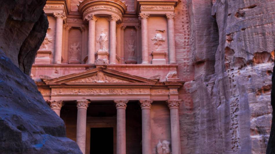 The imposing Treasury at Petra is a sight to behold | Richard I'Anson