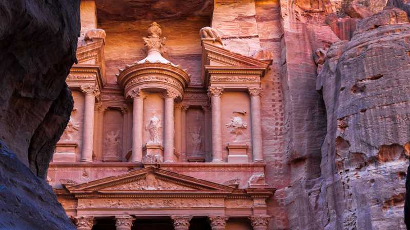 The imposing Treasury at Petra is a sight to behold | Richard I'Anson