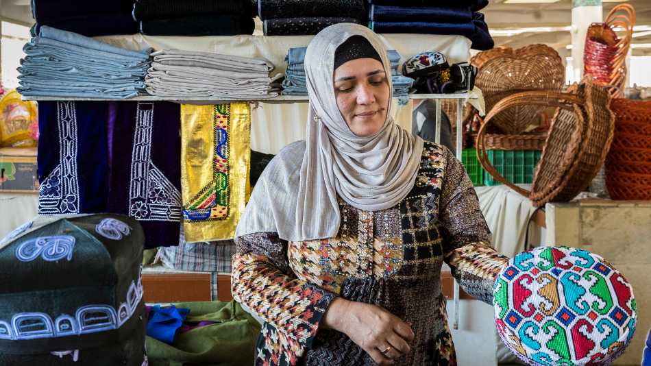 Portrait in the hat shop | Richard I'Anson