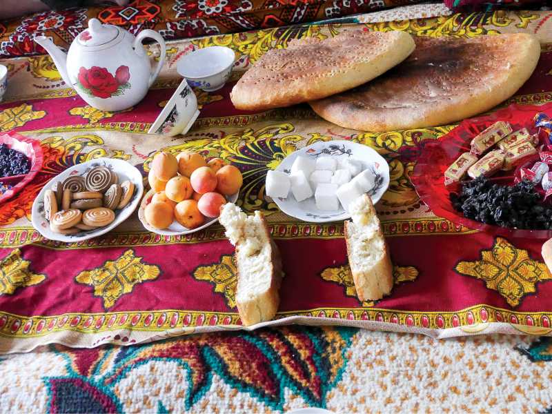 Local families welcome snacks in Guitan | Natalie Tambolash