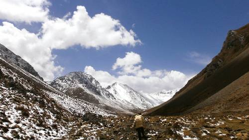 Views down a rocky valley on the Bhutan Jomolhari Trek | Lisa Delorme