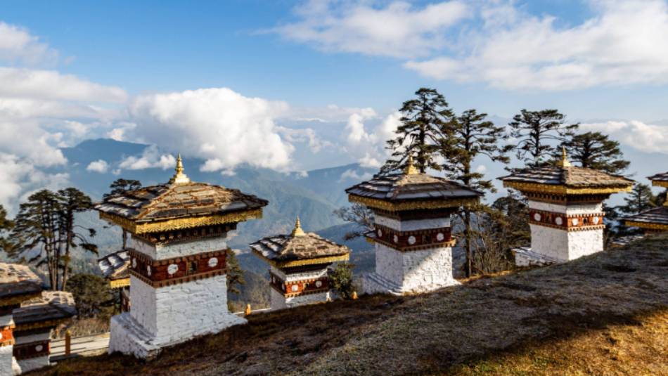 Memorial chortens and panoramic views at Dochu La