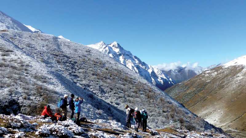 Trekkers taking a breather before continuing through to Jangothang | Gavin Turner