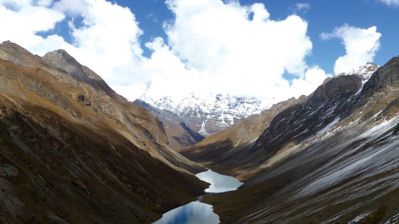 Snowy scenery trekking through Nye La - Sacred Peaks & High Passes with Eric Larsen, Bhutan