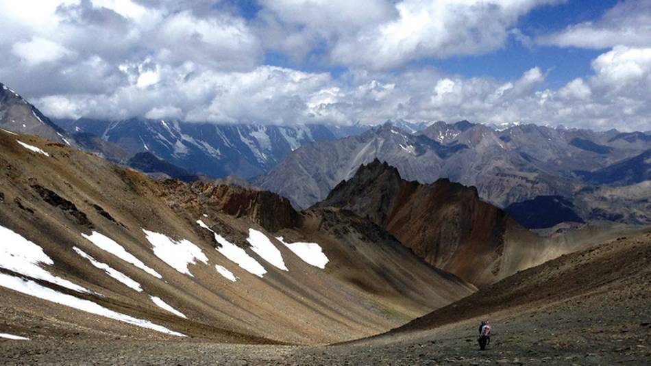 Beautiful landscape while crossing the Thorong La on the Great Himalaya Trail | Ray Mustey