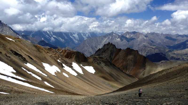 Beautiful landscape while crossing the Thorong La on the Great Himalaya Trail | Ray Mustey