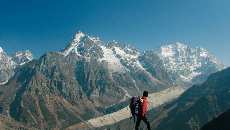 Spectacular views on the approach to Tilman Pass in the Langtang region | Robin Boustead