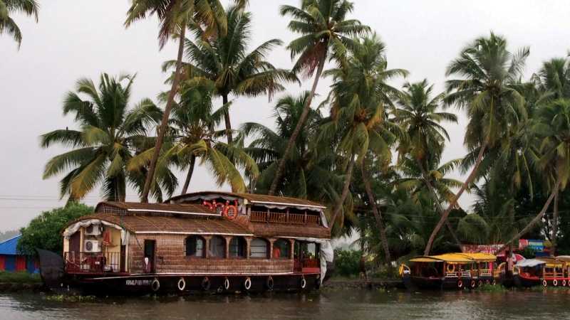 House boats on the backwaters of Kerala | Scott Pinnegar