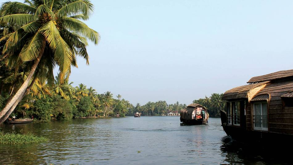 Sailing the vibrant Southern India by Kerala houseboats | Jaclyn Loft