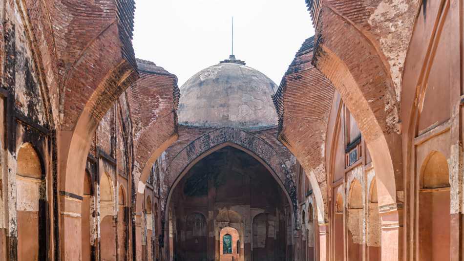 Katra Masjid Mosque, Murshidabad | shutterstock