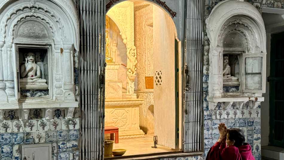 Worshiping the deities Murshidabad | Margie Thomas