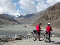 The slow uphill climb to the Baralach La on the Leh to Manali Cycle in the Indian Himalaya -  Photo: Geoff Gabites