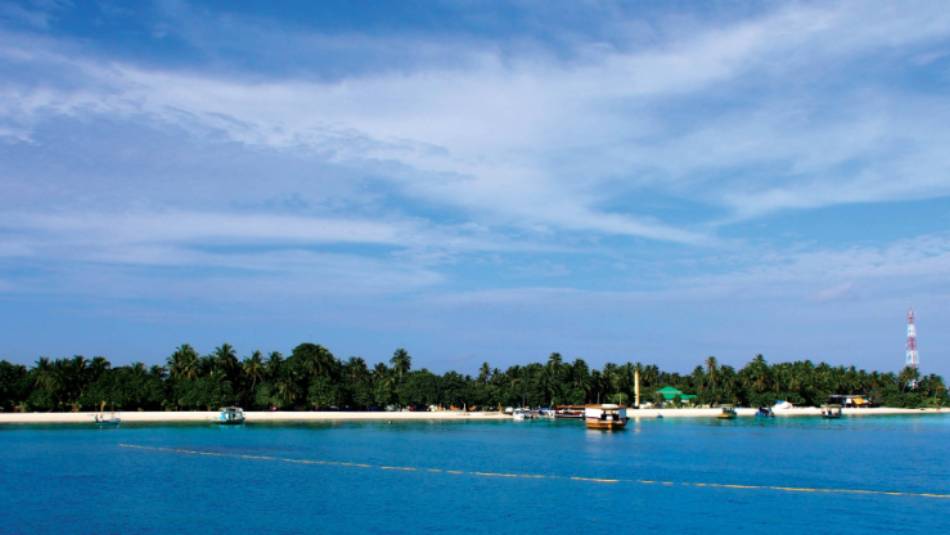 Heading towards Felidhe Atoll | Deb Wilkinson