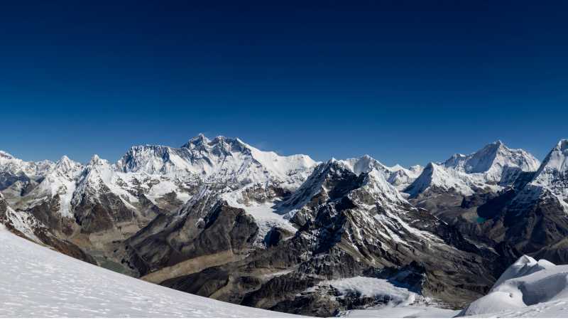 Witness spectacaular Himalayan vistas while ascending Mera Peak | Nicholas Redmond