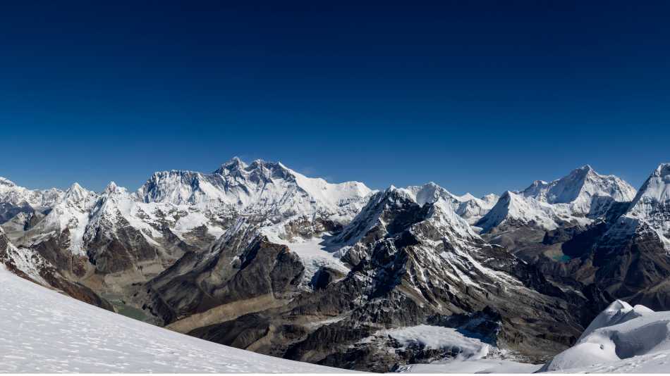 Witness spectacaular Himalayan vistas while ascending Mera Peak | Nicholas Redmond