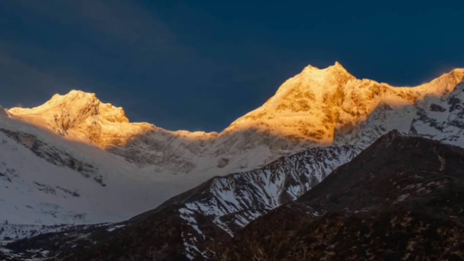 Wake up to these views in the Manaslu region