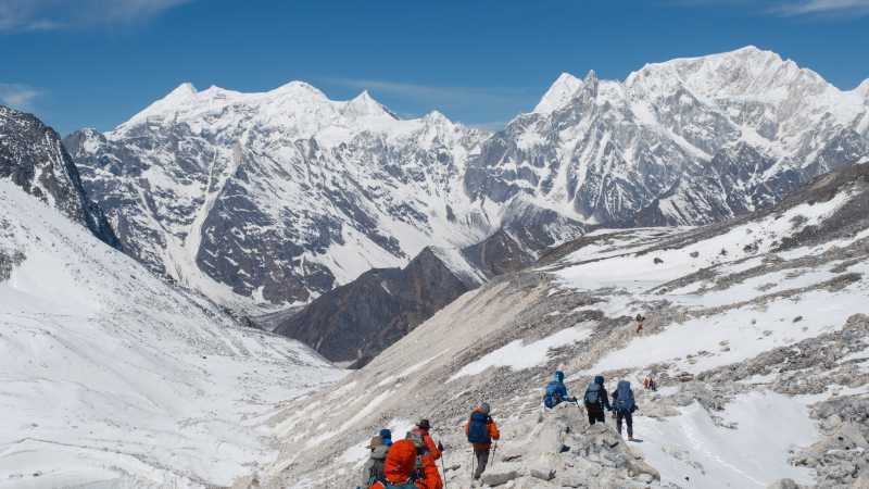 Trekkers on the Manaslu Circuit
