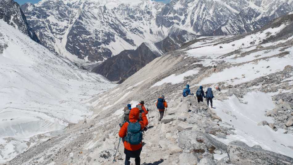 Trekkers on the Manaslu Circuit