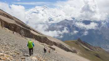 Trekking towards Kang La