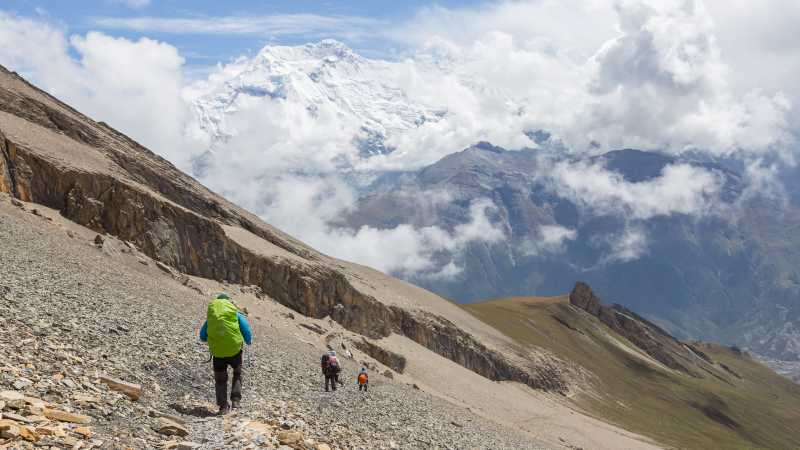 Trekking towards Kang La