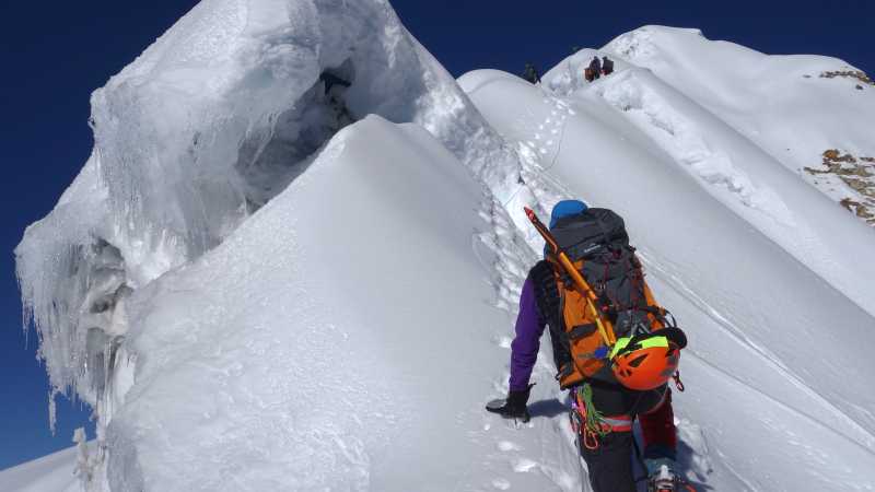 Approaching the summit of Cholo in perfect conditions, Khumbu region, Nepal | Soren Kruse Ledet