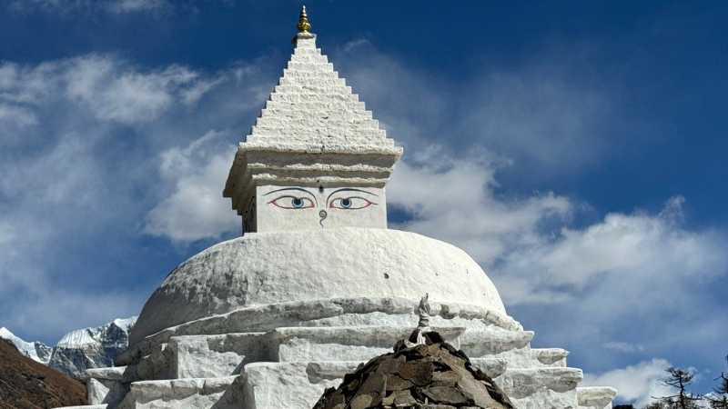 Chorten on the trail in the Everest region | Margie Thomas