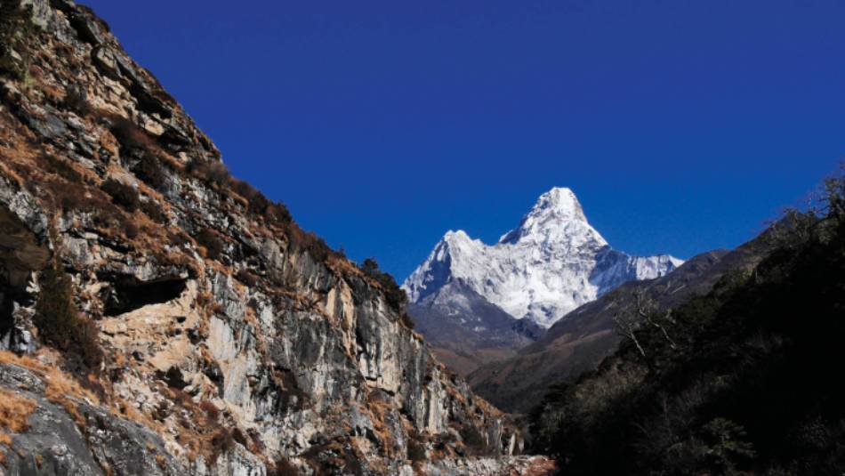 Trekking towards Namche Bazaar with views of Ama Dablam | Heike Krumm