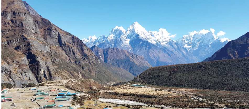Breathtaking views as we trek down towards Thame | Monika Molenda