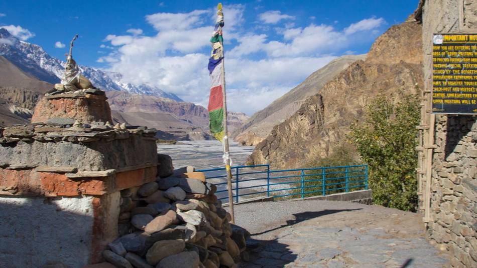 Pass through the scenic Kagbeni Checkpoint on Upper Mustang | Jean-Marie Hullot