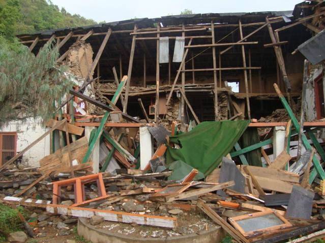 Kshamawati Secondary Higher School with earthquake damage |  <i>milan</i>