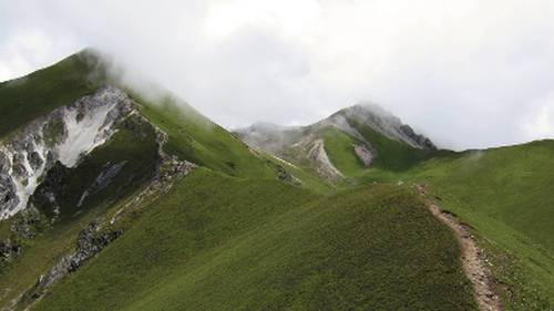 Trekking above Kyanjin Gompa towards the amazing Kyanjin Ri | Soren Kruse Ledet