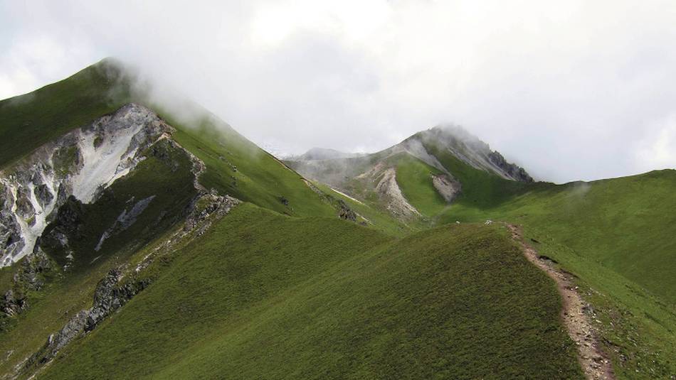 Trekking above Kyanjin Gompa towards the amazing Kyanjin Ri | Soren Kruse Ledet