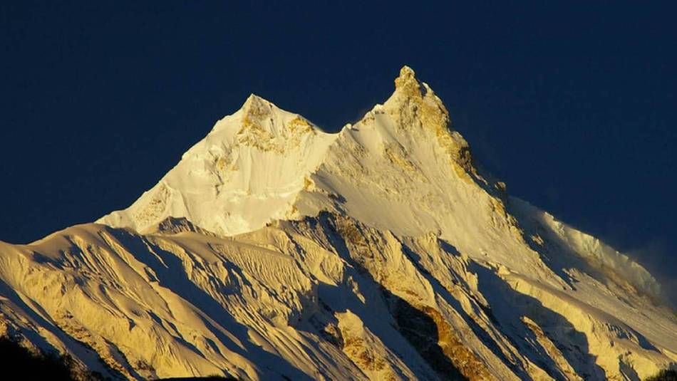 Manaslu bathed in the morning sun | Ben Tubby