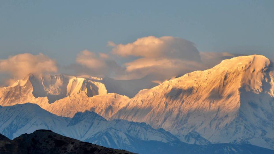 Views of the Nilgiri range en-route to Upper Mustang | Garry Weare