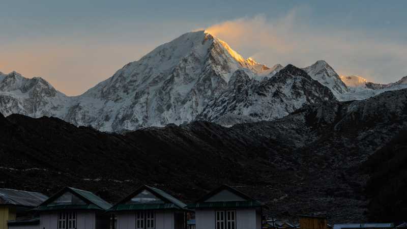 Sunrise at Bhimtang, Manaslu circuit | Eloise Weston