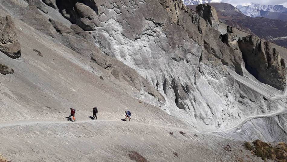 Trekking to Tilicho