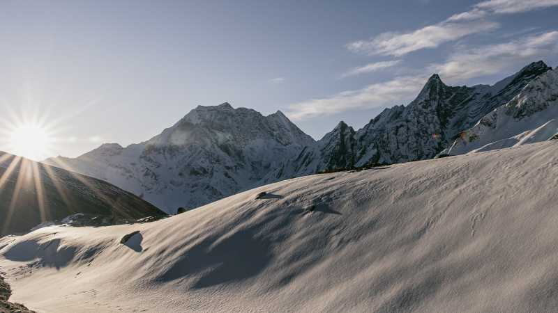 Trekking to Larkya La Pass at sunrise | Eloise Weston