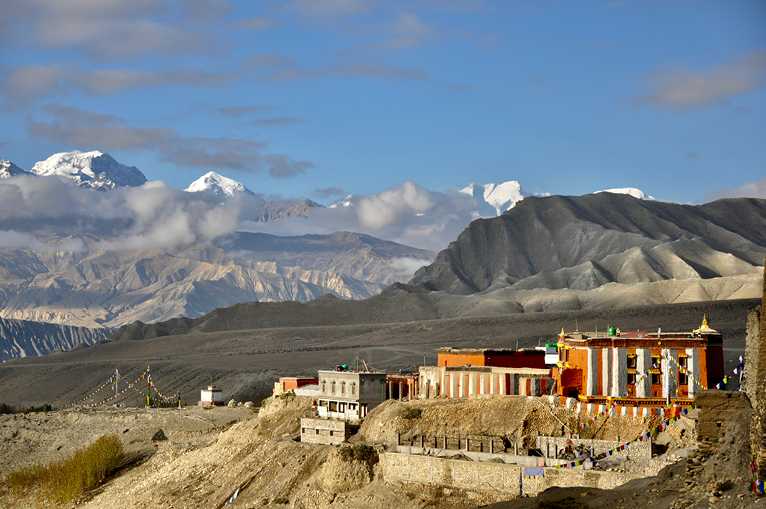 Sweeping views across Tsarang Dzong in Mustang