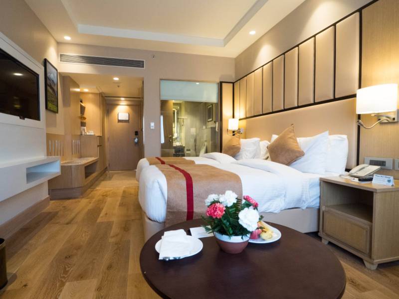 Relax and unwind at the Radisson Hotel | Kelvin Law