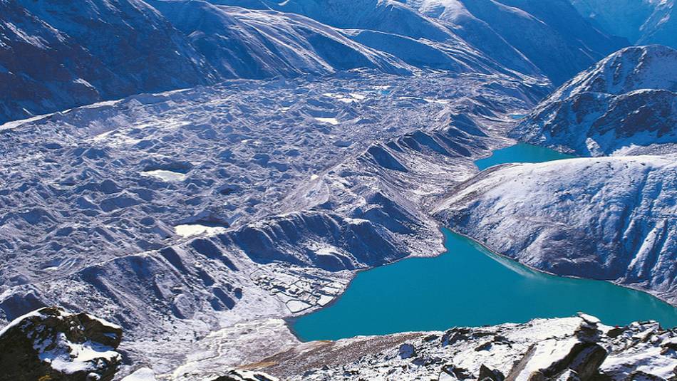 Gokyo Ri above the glacial waters of Gokyo Lakes | David Tatnall