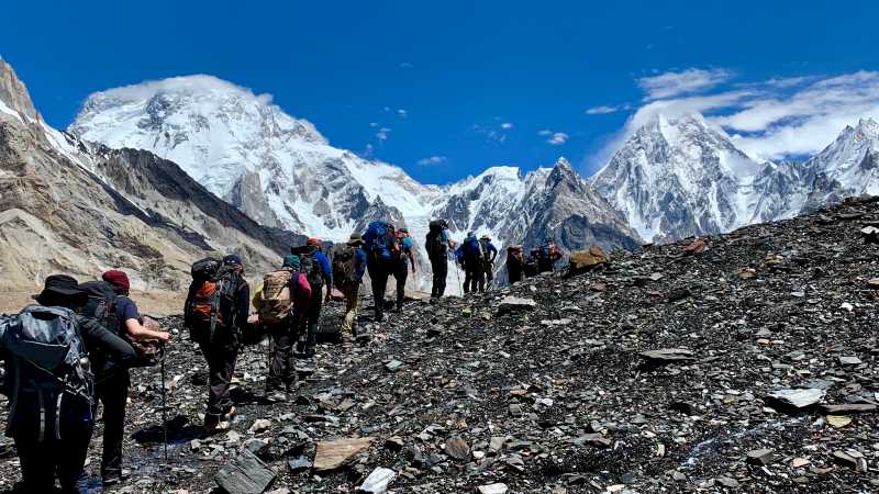 Heading up the Baltoro Glacier towards Concordia, G4 and Broad Peak | Soren Kruse Ledet