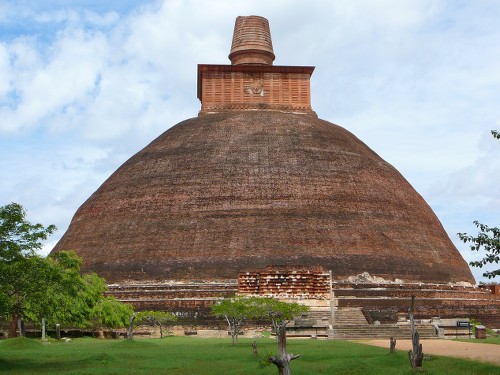 Anuradhapura Dagoba stupa, Sri Lanka&#160;-&#160;<i>Photo:&#160;Gesine Cheung</i>